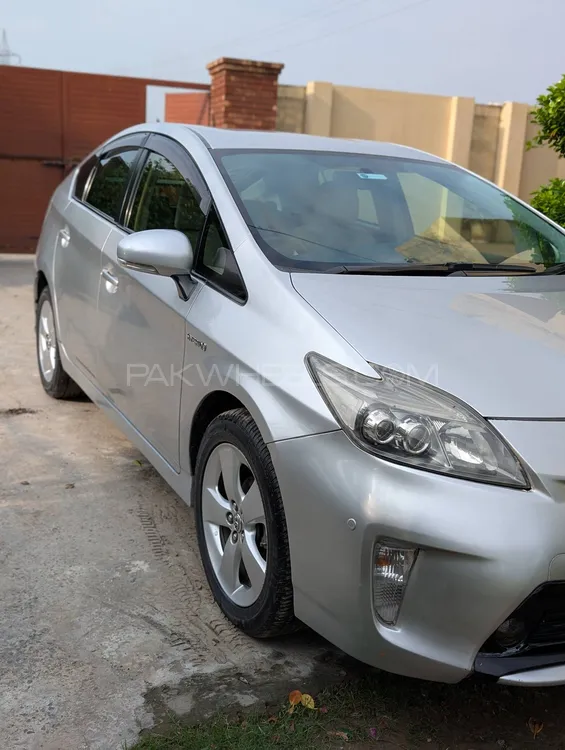 Toyota Prius 2014 for Sale in Lahore Image-1