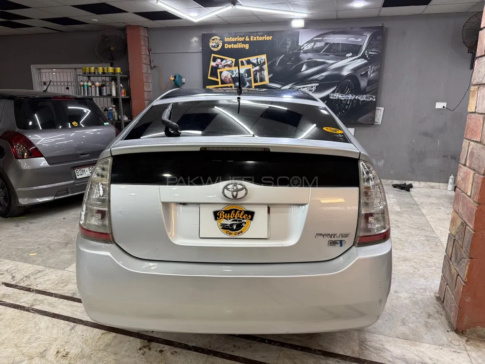 Toyota Prius 2011 for Sale in Karachi Image-1