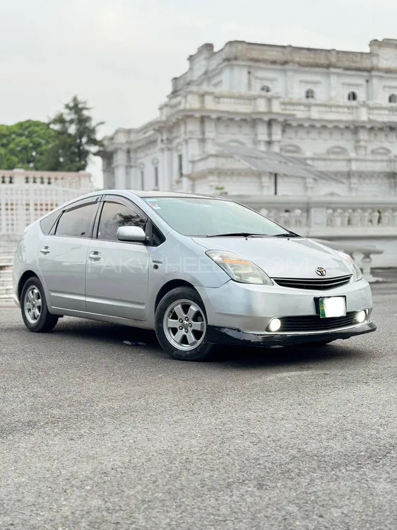 Toyota Prius 2011 for Sale in Lahore Image-1