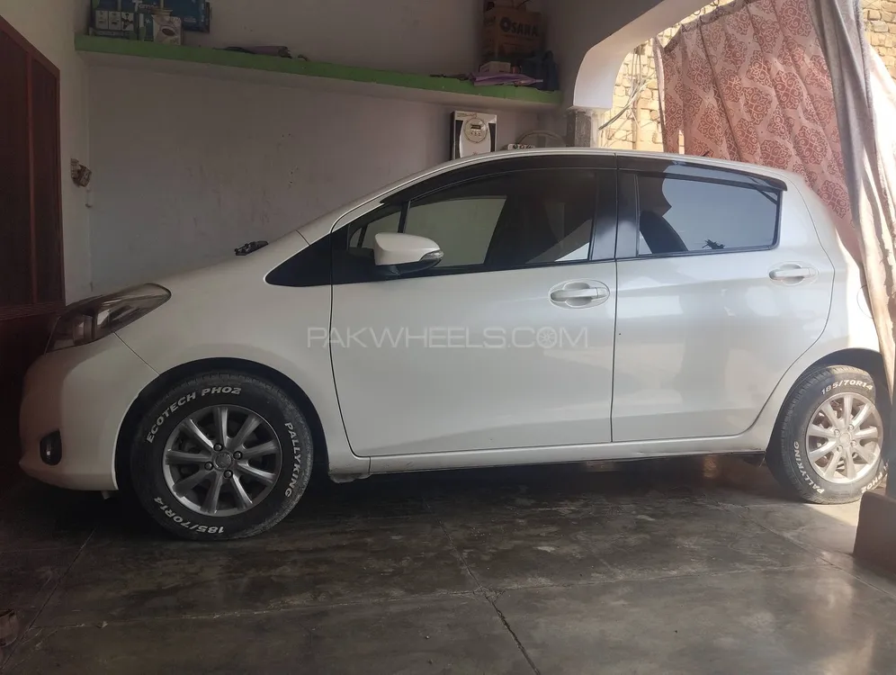 Toyota Vitz 2013 for Sale in Mardan Image-1