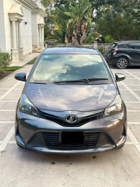 Toyota Vitz 2015 for Sale in Sialkot Image-1