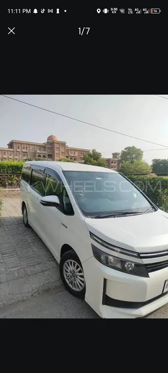 Toyota Voxy 2014 for Sale in Peshawar Image-1