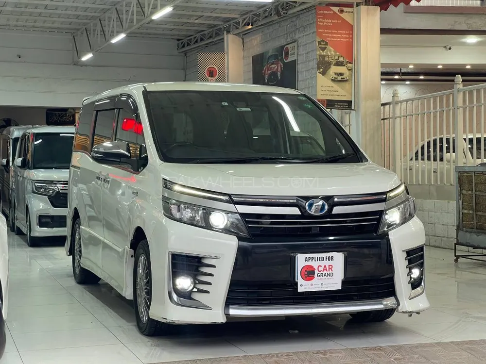 Toyota Voxy 2016 for Sale in Peshawar Image-1