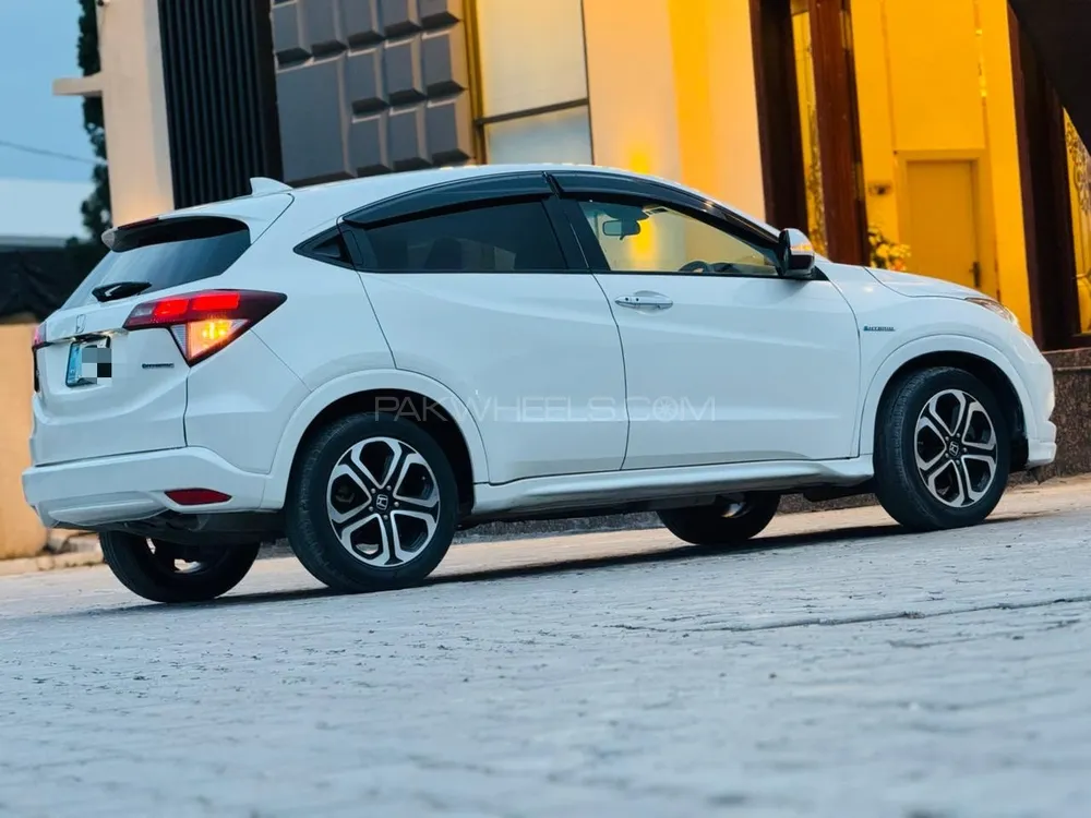 Honda Vezel 2017 for Sale in Islamabad Image-1