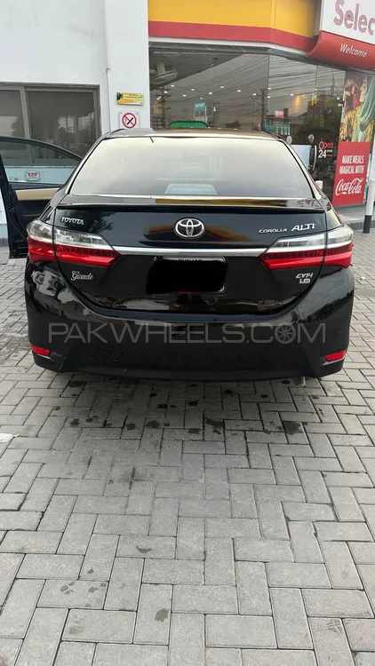 Toyota Corolla 2018 for Sale in Lahore Image-1