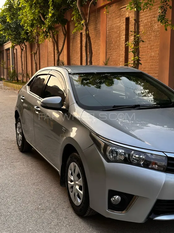 Toyota Corolla 2015 for Sale in Peshawar Image-1