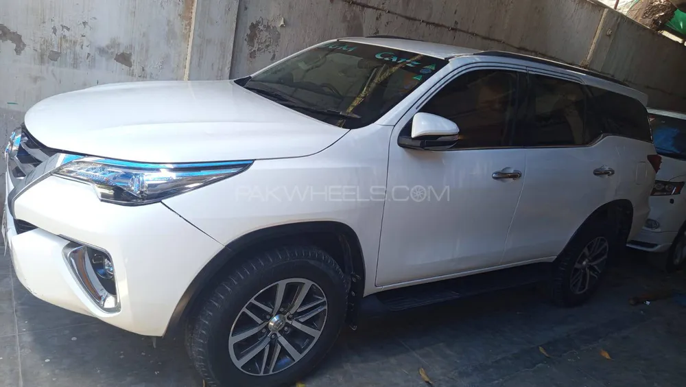 Toyota Fortuner 2017 for Sale in Karachi Image-1
