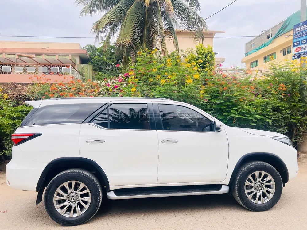 Toyota Fortuner 2021 for Sale in Karachi Image-1