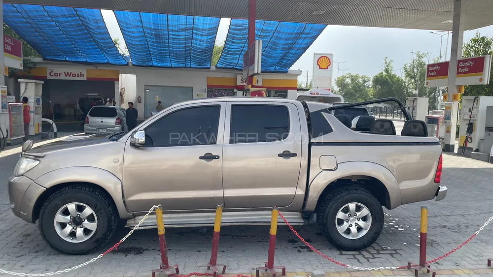 Toyota Hilux 2006 for Sale in Peshawar Image-1