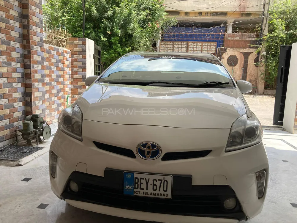 Toyota Prius 2015 for Sale in Islamabad Image-1