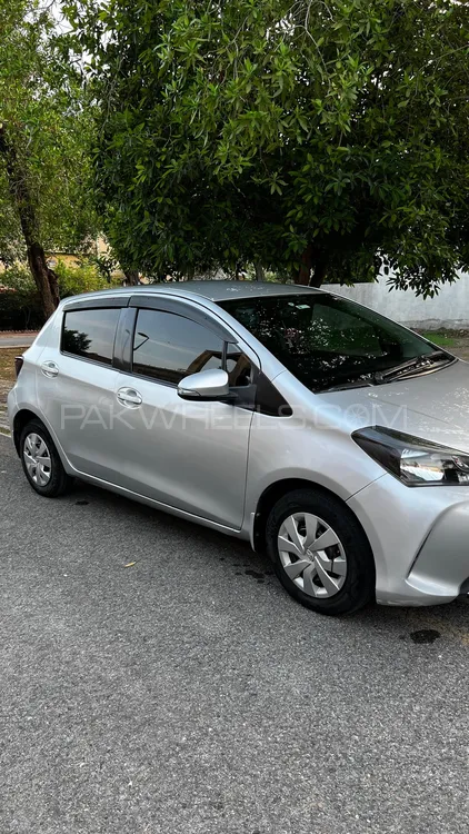 Toyota Vitz 2015 for Sale in Lahore Image-1