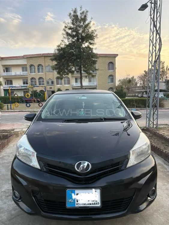 Toyota Vitz 2011 for Sale in Attock Image-1