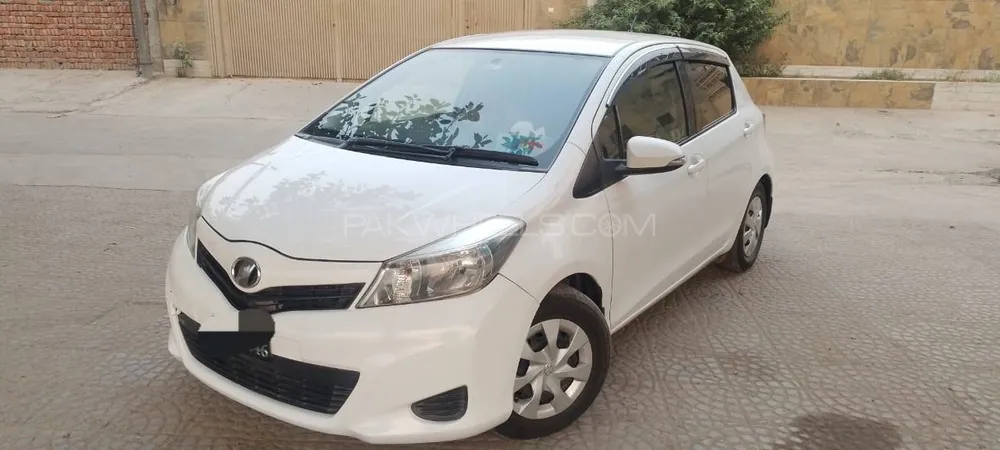 Toyota Vitz 2013 for Sale in Faisalabad Image-1