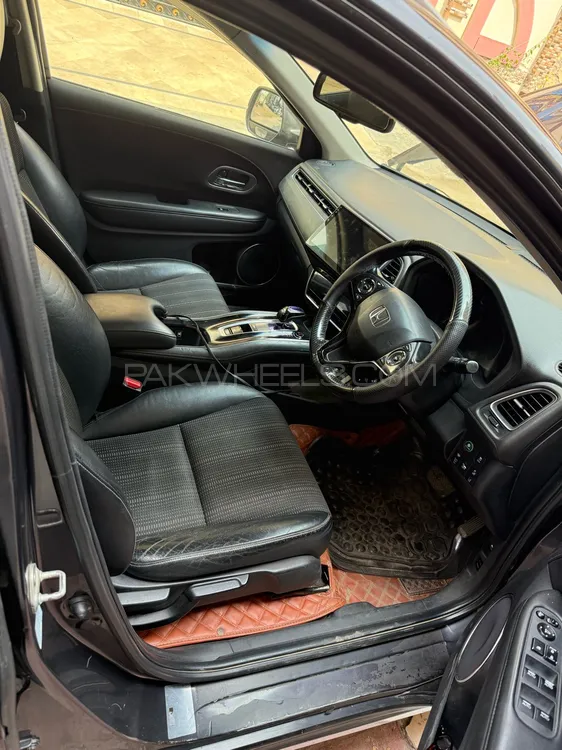 Honda Vezel 2016 for Sale in Lahore Image-1