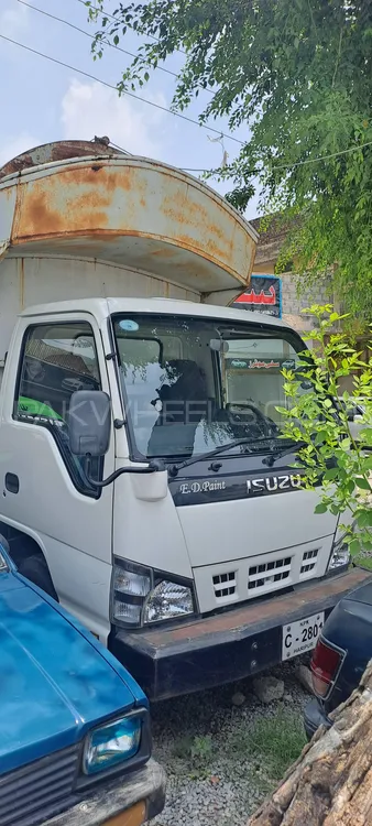 Isuzu NKR 2016 for Sale in Taxila Image-1
