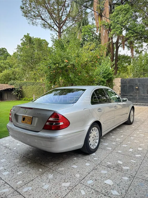 Mercedes Benz E Class 2005 for Sale in Peshawar Image-1