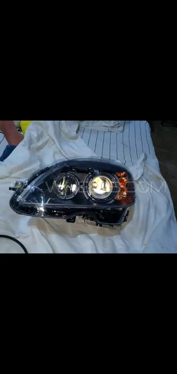Mercedes headlights Image-1