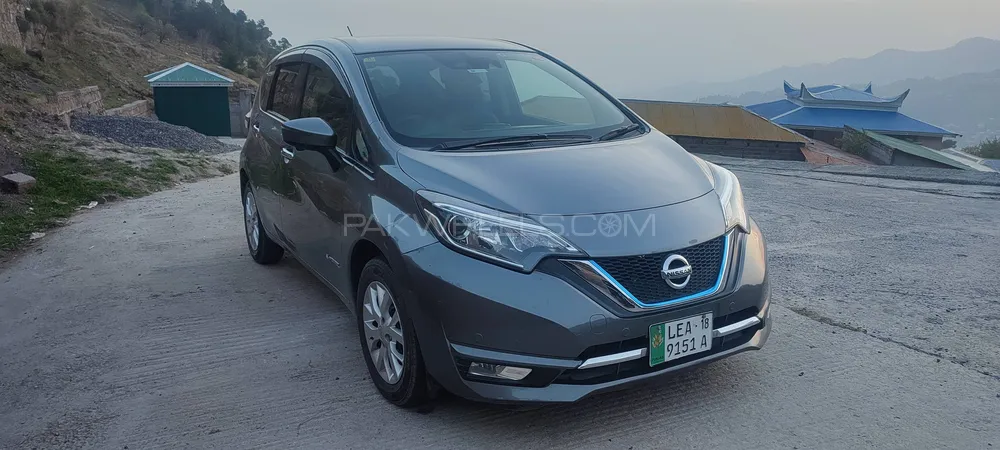 Nissan Note 2017 for Sale in Peshawar Image-1