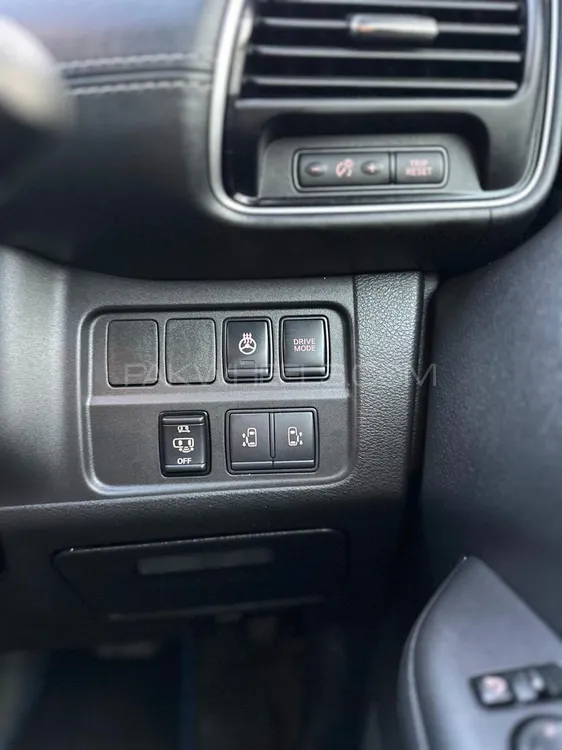 Nissan Serena 2018 for Sale in Peshawar Nissan Serena 2018 for Sale in Peshawar Image-8
