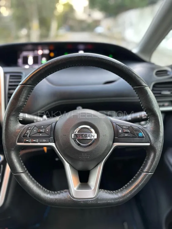 Nissan Serena 2018 for Sale in Peshawar Nissan Serena 2018 for Sale in Peshawar Image-13