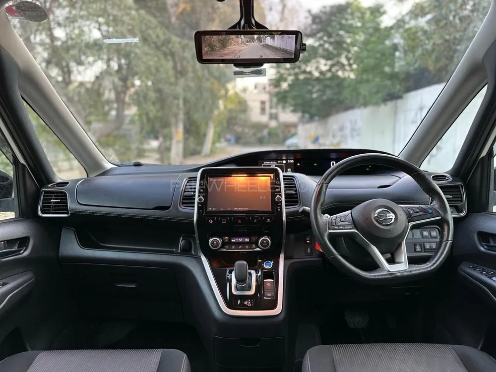 Nissan Serena 2018 for Sale in Peshawar Nissan Serena 2018 for Sale in Peshawar Image-3