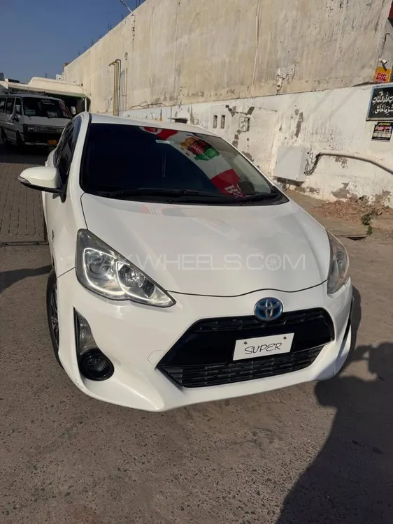 Toyota Aqua 2015 for Sale in Gujrat Image-1