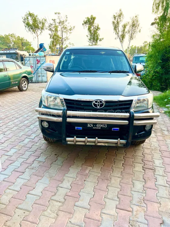 Toyota Hilux 2013 for Sale in Islamabad Image-1