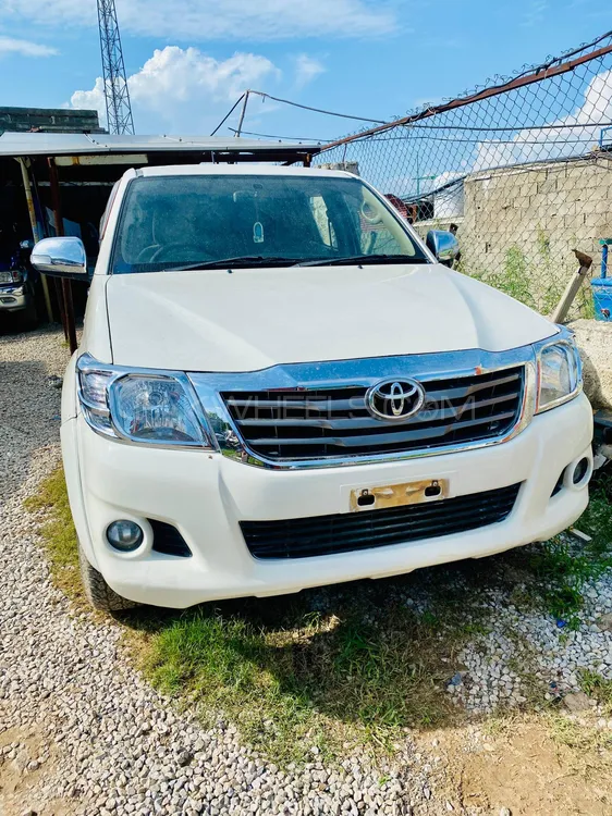 Toyota Hilux 2016 for Sale in Islamabad Image-1