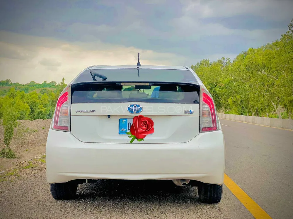 Toyota Prius 2011 for Sale in Bannu Toyota Prius 2011 for Sale in Bannu Image-4