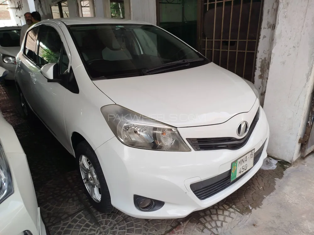 Toyota Vitz 2011 for Sale in Multan Image-1