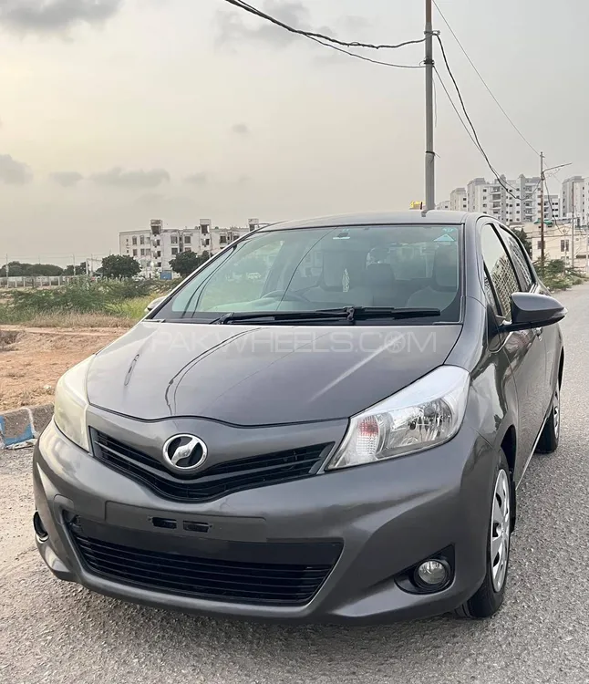 Toyota Vitz 2012 for Sale in Karachi Image-1