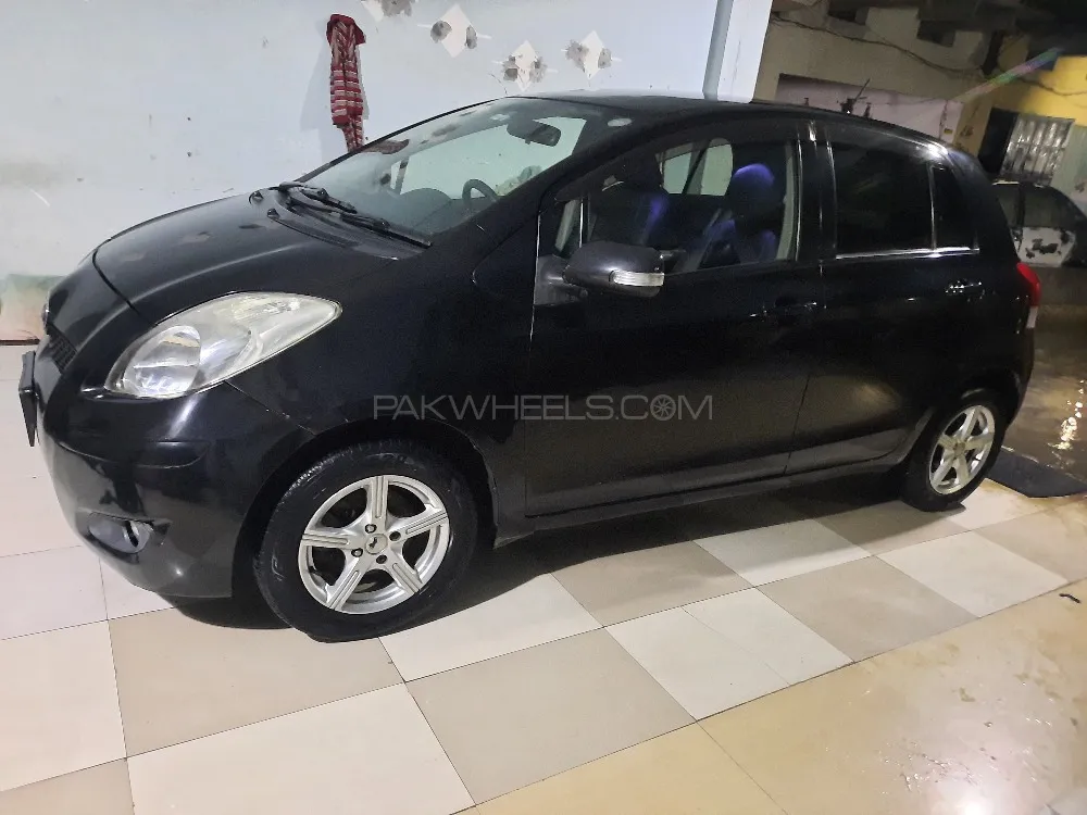 Toyota Vitz 2012 for Sale in Lahore Image-1
