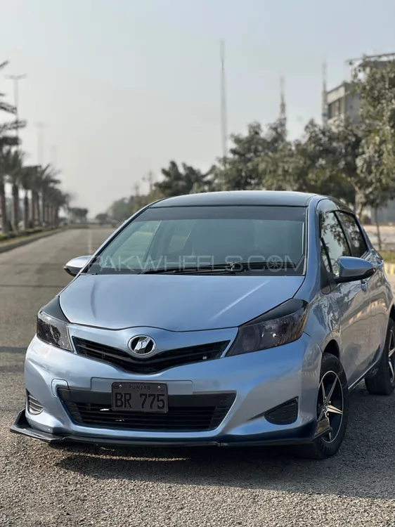 Toyota Vitz 2012 for Sale in Multan Image-1