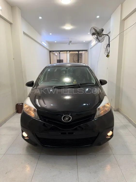 Toyota Vitz 2013 for Sale in Karachi Image-1