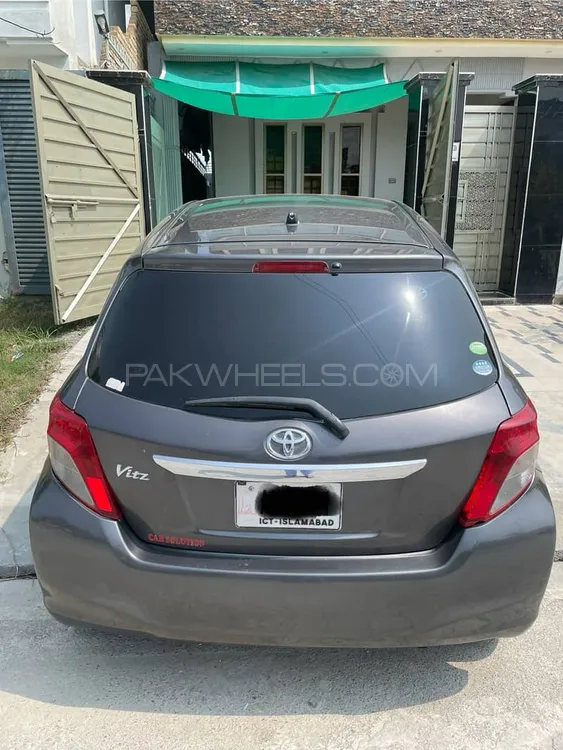 Toyota Vitz 2014 for Sale in Attock Image-1