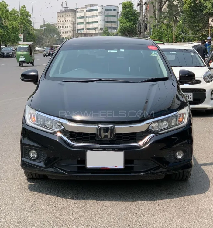 Honda Grace Hybrid 2019 for Sale in Lahore Image-1