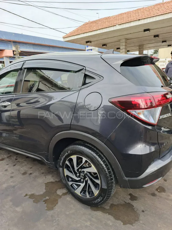 Honda Vezel 2014 for Sale in Karachi Image-1