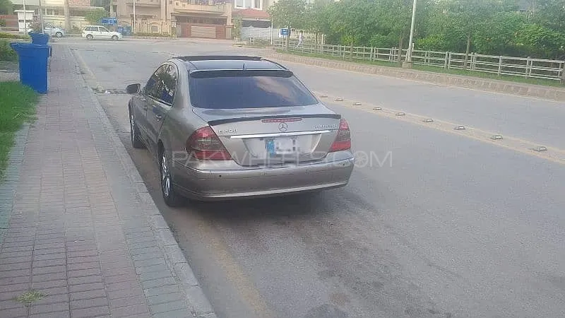 Mercedes Benz E Class 2004 for Sale in Islamabad Image-1