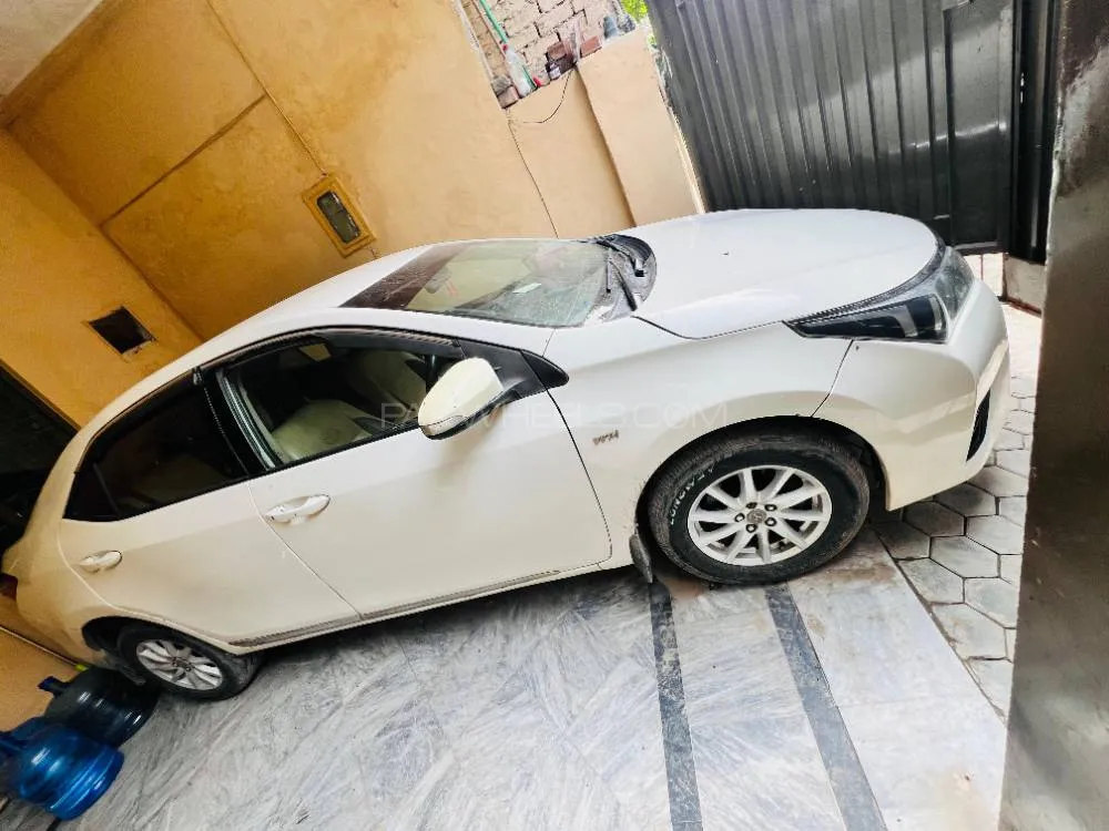 Toyota Corolla 2015 for Sale in Lahore Image-1