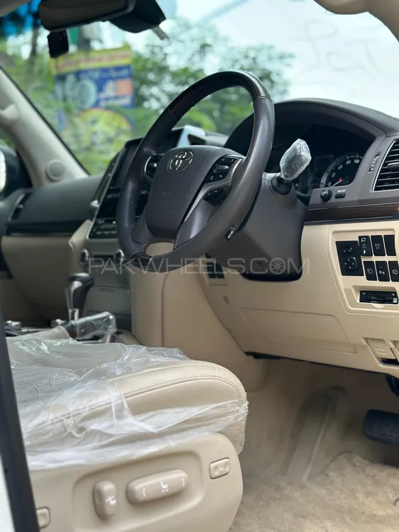Toyota Land Cruiser 2020 for Sale in Lahore Toyota Land Cruiser 2020 for Sale in Lahore Image-8
