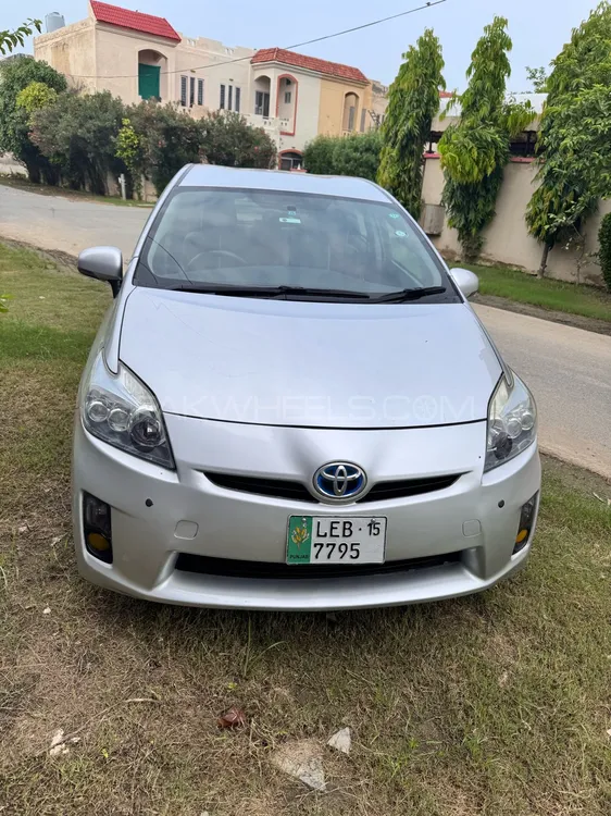 Toyota Prius 2011 for Sale in Lahore Image-1