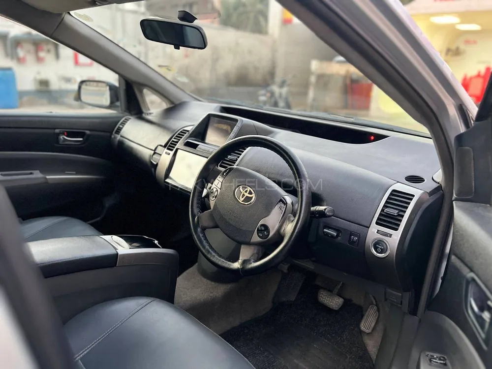 Toyota Prius 2006 for Sale in Karachi Image-1