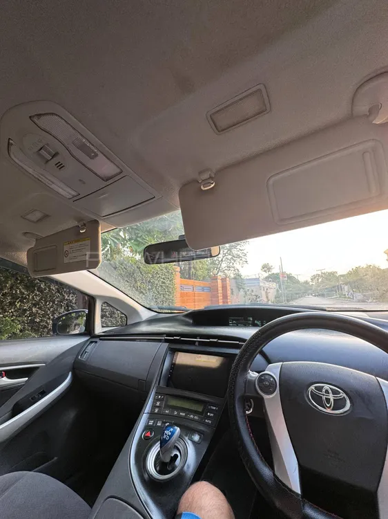 Toyota Prius 2011 for Sale in Peshawar Image-1