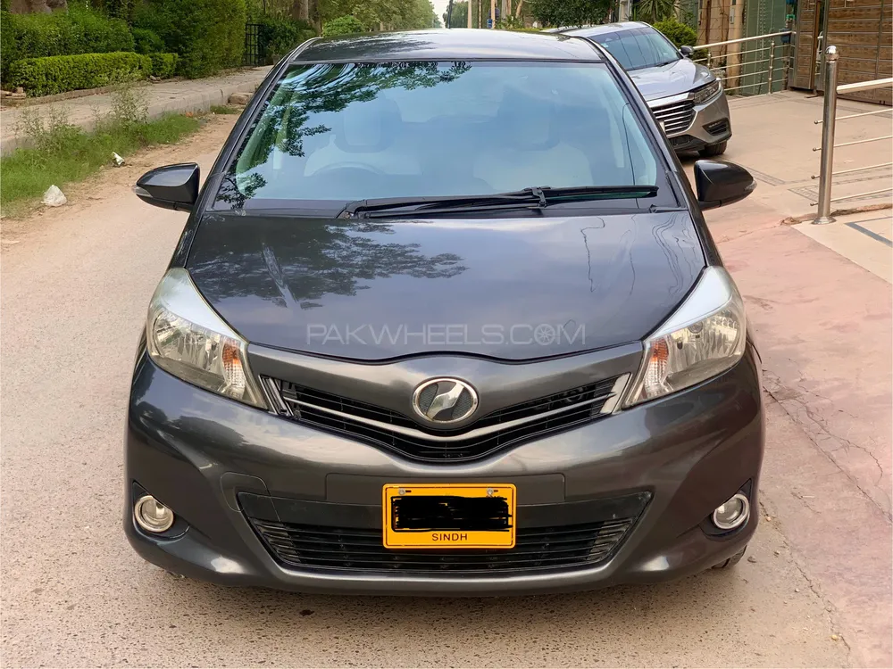 Toyota Vitz 2012 for Sale in Peshawar Image-1