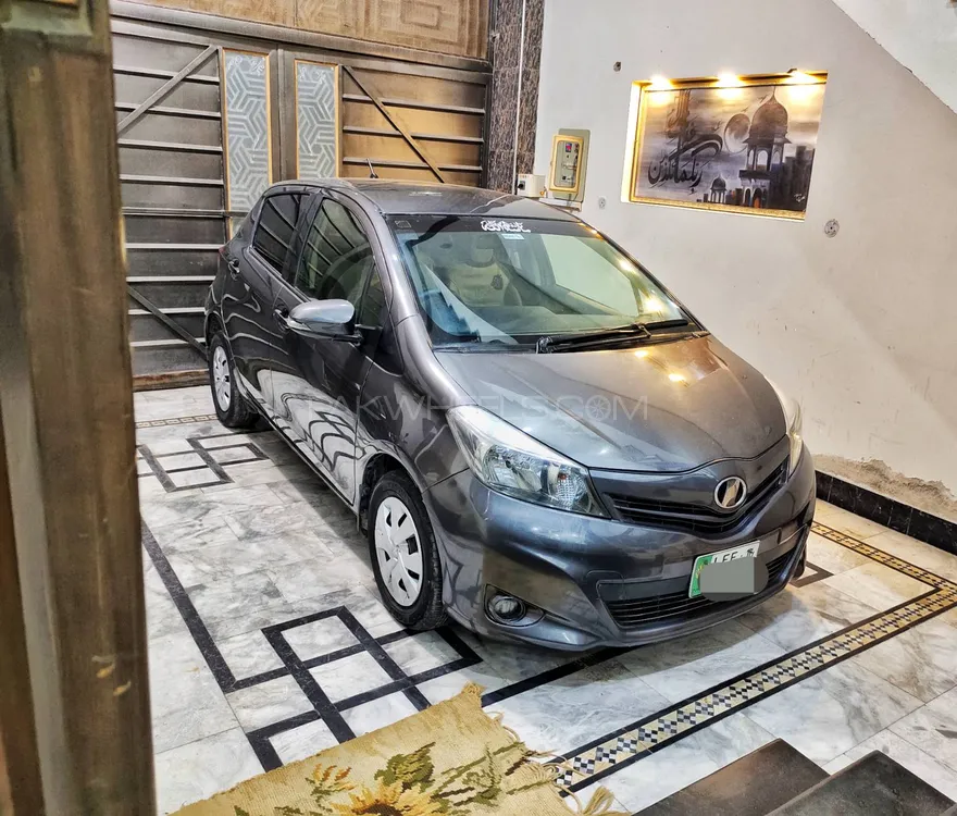 Toyota Vitz 2016 for Sale in Sargodha Image-1