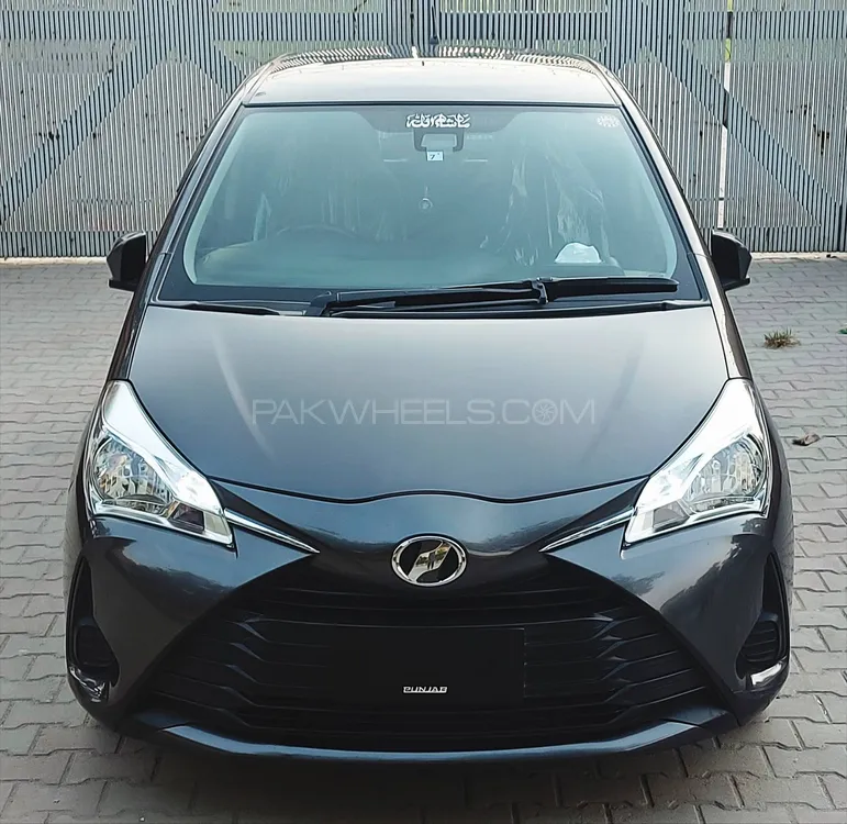Toyota Vitz 2018 for Sale in Peshawar Image-1
