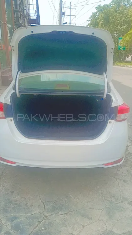 Toyota Yaris Sedan 2020 for Sale in Lahore Image-1