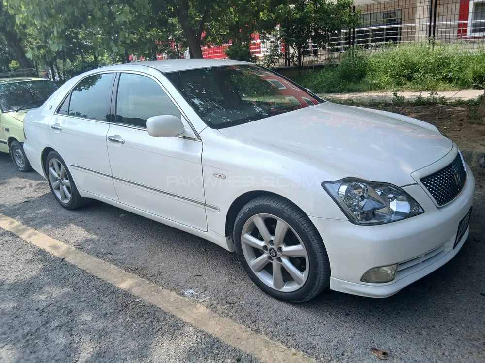 Toyota Crown 2004 for Sale in Islamabad Image-1
