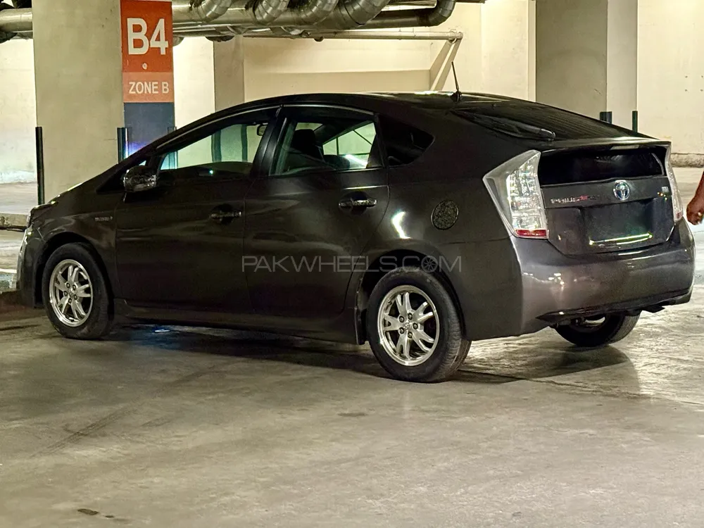 Toyota Prius 2010 for Sale in Lahore Image-1
