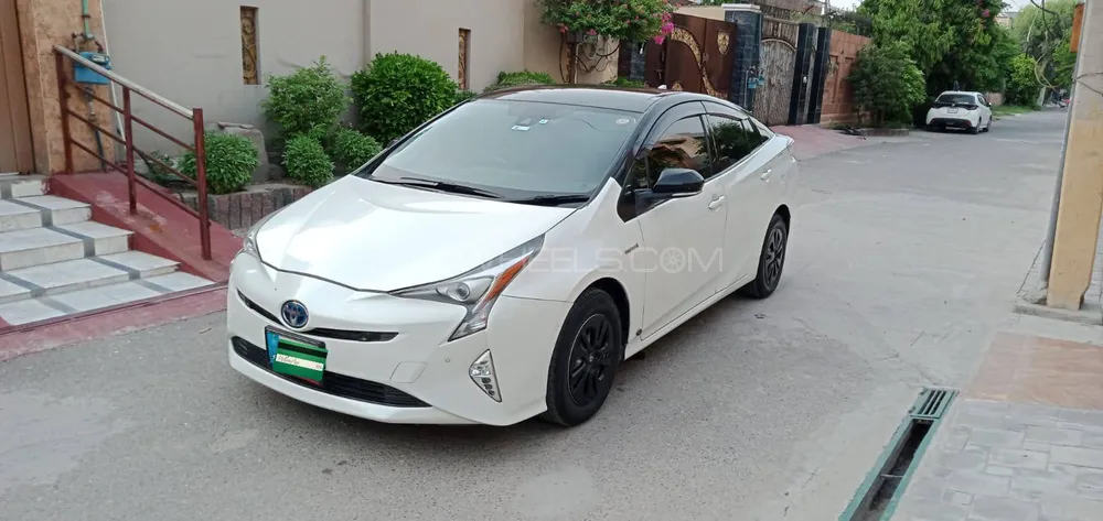 Toyota Prius 2018 for Sale in Faisalabad Image-1